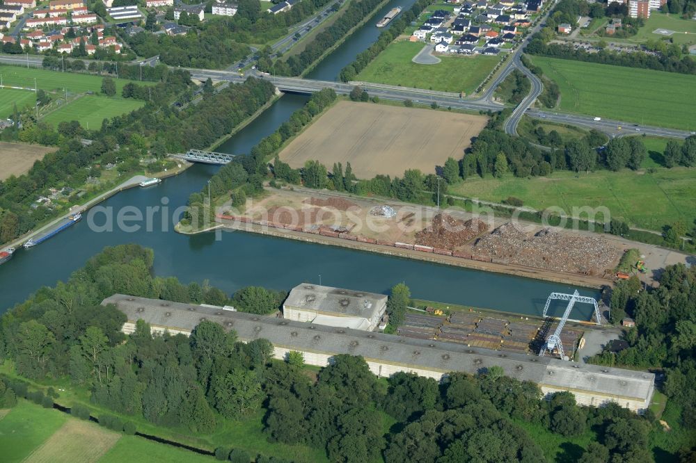 Aerial photograph Peine - Wharves and piers with ship loading terminals in the inner harbor of Mittellandkanal in Peine in the state Lower Saxony