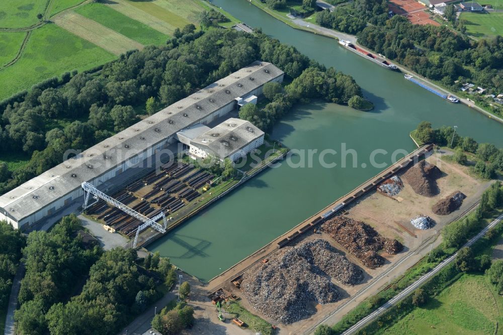 Peine from the bird's eye view: Wharves and piers with ship loading terminals in the inner harbor of Mittellandkanal in Peine in the state Lower Saxony