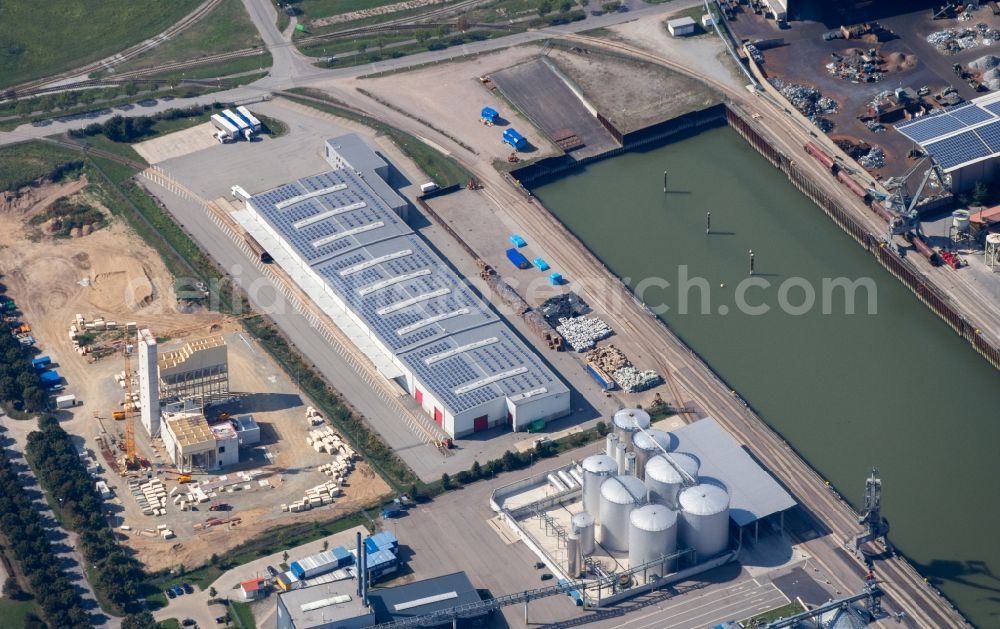 Straubing from the bird's eye view: Wharves and piers with ship loading terminals in the inner harbor in Straubing in the state Bavaria