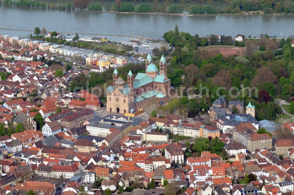 Aerial image Speyer - View of the Cathedral of Speyer The Emperor and St. Marys Cathedral of Speyer is the largest remaining Romanesque church in the world. Mid-20th Reromanisiert century was the cathedral and renovated in 1996