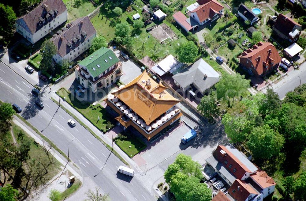 Stahnsdorf / Brandenburg from the bird's eye view: Kaiser-Pagode (China-Restaurant) Ort: Stahnsdorf / Brandenburg Datum: 05.05.03