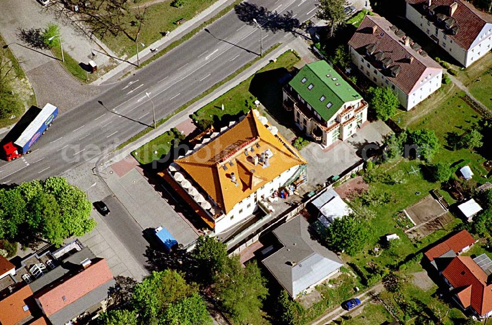 Aerial photograph Stahnsdorf / Brandenburg - Kaiser-Pagode (China-Restaurant) Ort: Stahnsdorf / Brandenburg Datum: 05.05.03