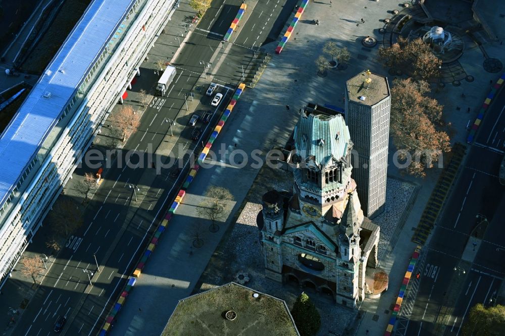 Berlin from above - Ruins of the Evangelical Kaiser Wilhelm Memorial Church on Breitscheidplatz - Joachimsthaler Strasse and Budapester Strasse in the Berlin district of Charlottenburg