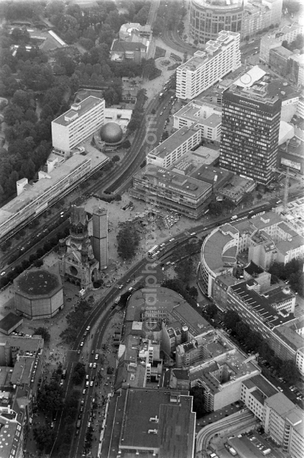 Aerial image Berlin - The Protestant Kaiser William Memorial Church (colloquially known Memorial Church and in Berlin dialect called Hollow Tooth) is located at Breitscheidplatz between the Kurfuerstendamm, the Tauentzienstrasse and the Budapest street in Berlin's Charlottenburg district