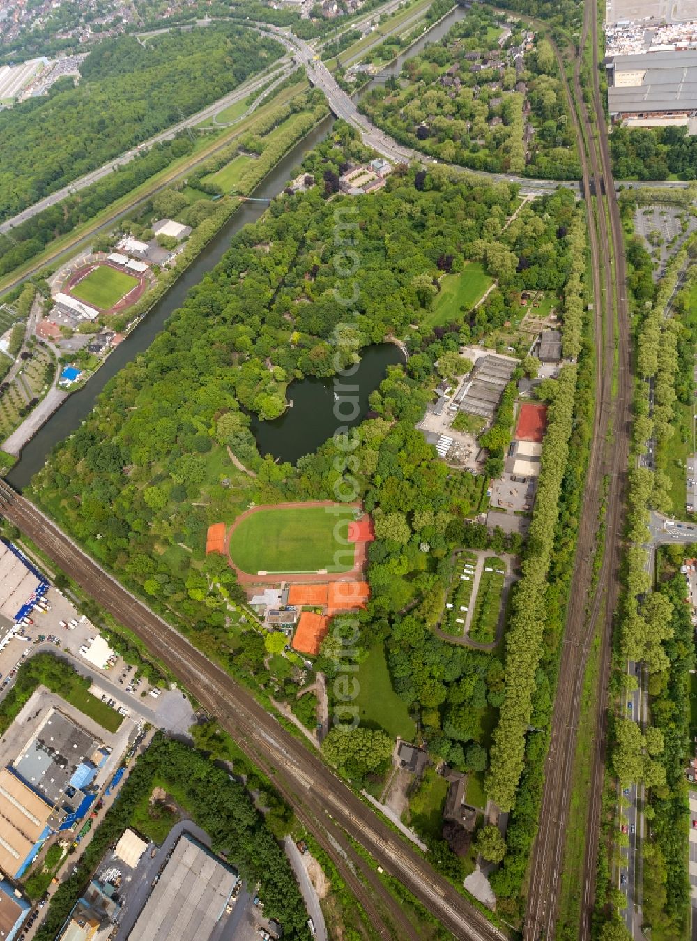 Aerial photograph Oberhausen - View of the Kaisergarten in Oberhausen in the state of North Rhine-Westphalia