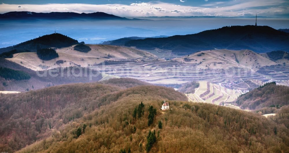 Vogtsburg im Kaiserstuhl from the bird's eye view: Kaiserstuhl mit Katharinen Kapelle in the district Koenigschaffhausen in Vogtsburg im Kaiserstuhl in the state Baden-Wuerttemberg