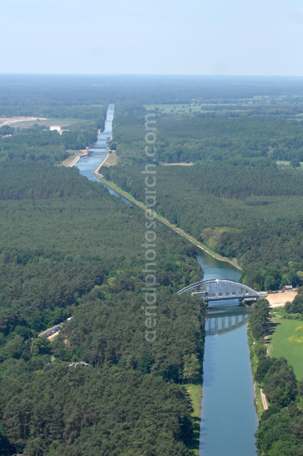 Langer Grund from the bird's eye view: Blick auf die Baustelle der Kaiserwegbrücke über den Oder-Havel-Kanal in Langer Grund - Schorfheide BB. View onto the construction area / site of the Kaiserweg-Bridge over the Oder-Havel-Canal in Langer Grund.