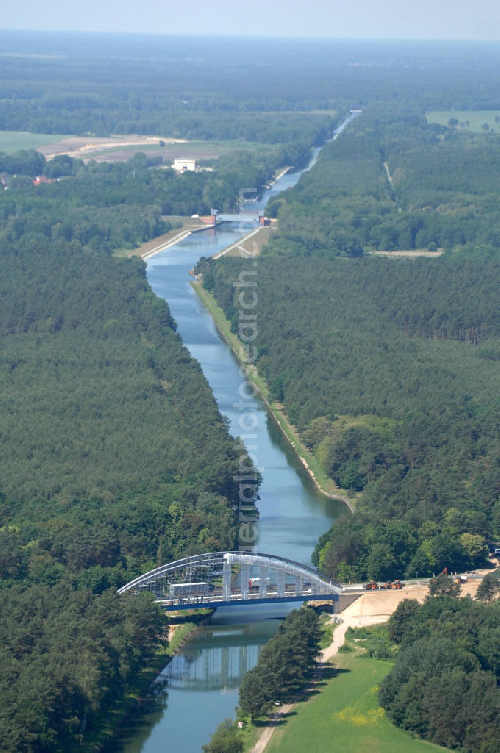 Aerial photograph Langer Grund - Blick auf die Baustelle der Kaiserwegbrücke über den Oder-Havel-Kanal in Langer Grund - Schorfheide BB. View onto the construction area / site of the Kaiserweg-Bridge over the Oder-Havel-Canal in Langer Grund.