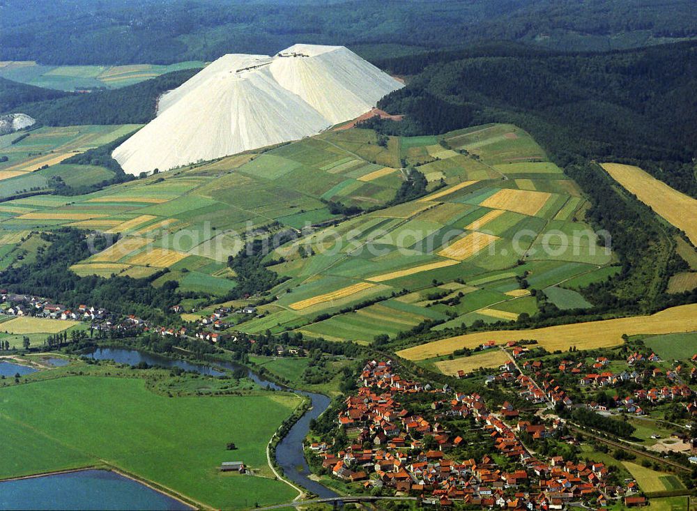 Aerial photograph Widdershausen - Abraumhalden der Kalibergwerke in der Nähe des Ortes Widdershausen an der Werra in Thüringen. The potash mine near to Widdershausen at the river Werra in Thuringia.