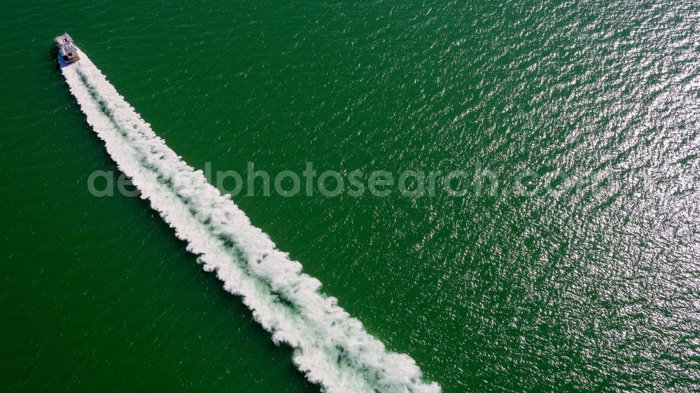 Aerial photograph Großpösna - Lime boat specialized vessel in driving on Stoermthaler See in Grosspoesna in the state Saxony, Germany