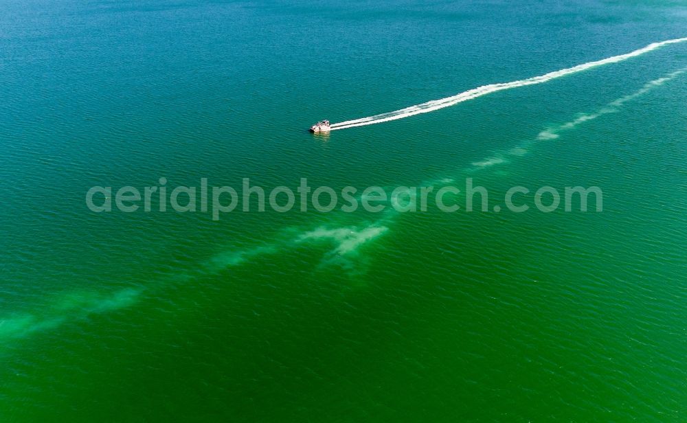 Aerial photograph Großpösna - Lime boat specialized vessel in driving on Stoermthaler See in Grosspoesna in the state Saxony, Germany