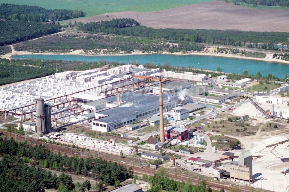 Finsterwalde from the bird's eye view: 04.05.1995 Kalksandsteinwerk bei Finsterwalde