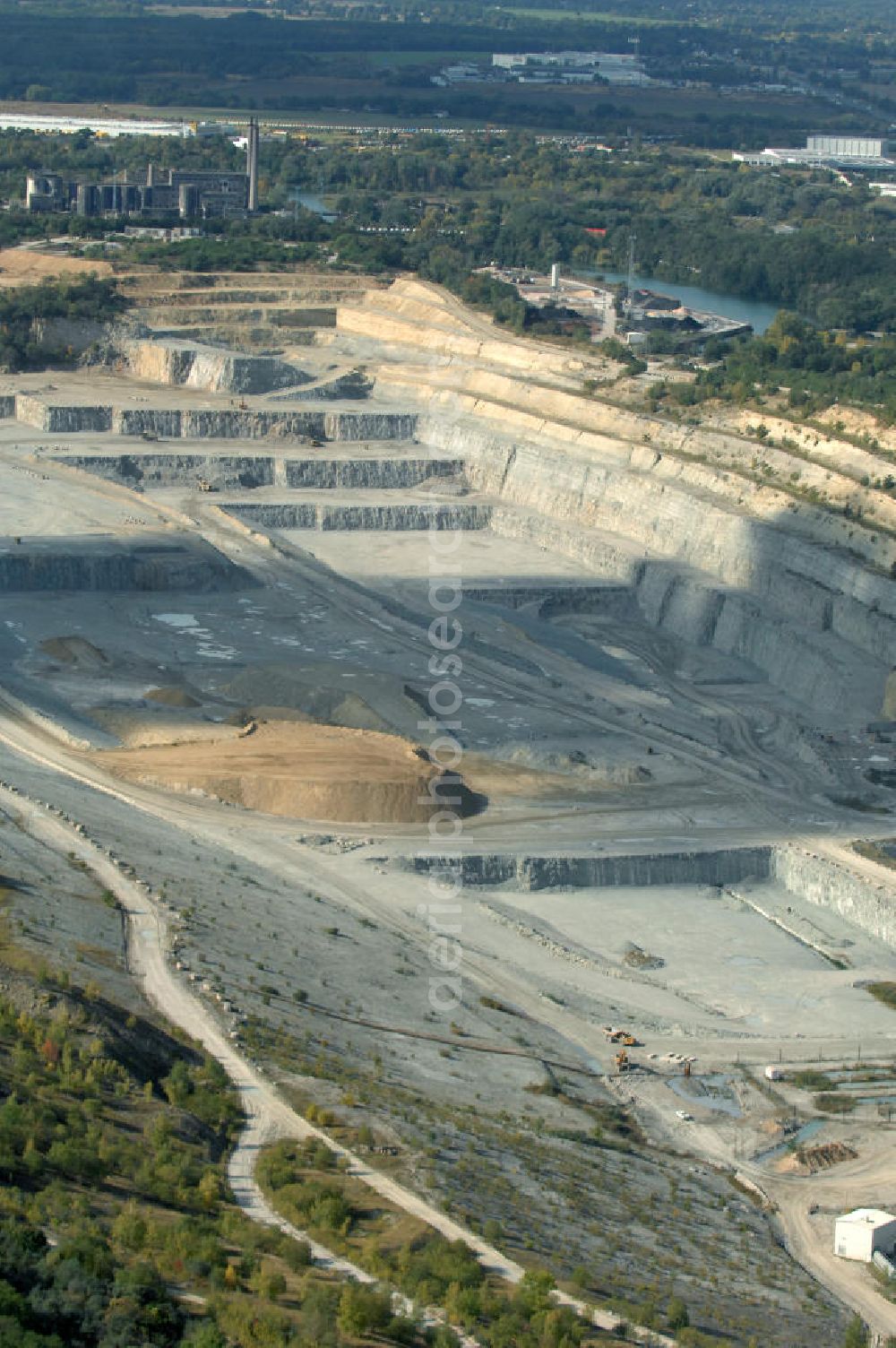 Rüdersdorf from above - Blick auf den Kalksteinbruch Rüdersdorf östlich von Berlin, auf dem südlichen Barnim gelegen, er ist der größte geologische Aufschluss in Norddeutschland aus dem Erdmittelalter, entstanden durch Kalkabbau, bestehend aus einem Museumspark Baustoffindustrie Rüdersdorf und dem eigentlichen Kalksteinbruch.