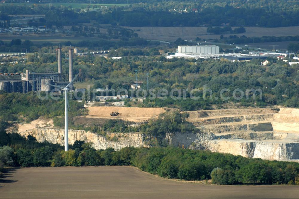 Aerial image Rüdersdorf - Blick auf den Kalksteinbruch Rüdersdorf östlich von Berlin, auf dem südlichen Barnim gelegen, er ist der größte geologische Aufschluss in Norddeutschland aus dem Erdmittelalter, entstanden durch Kalkabbau, bestehend aus einem Museumspark Baustoffindustrie Rüdersdorf und dem eigentlichen Kalksteinbruch.