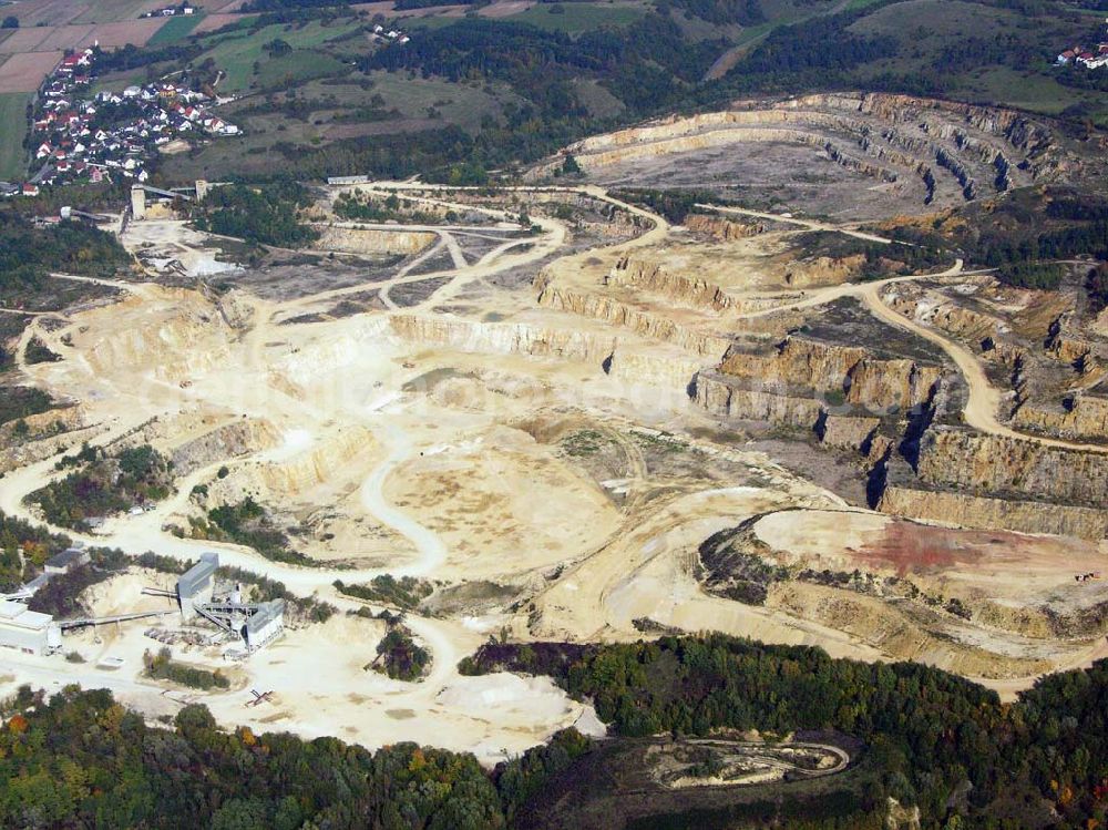 Brandlberg - Regensburg / Bayern from the bird's eye view: Ansicht des Kalksteinbruches auf dem Brandlberg, nord-östlich von Regensburg; GMG Granit Marmor Gabler GmbH; Fichtelgebirgstr. 20; 93057 Regensburg Telefon: (0941) 699500