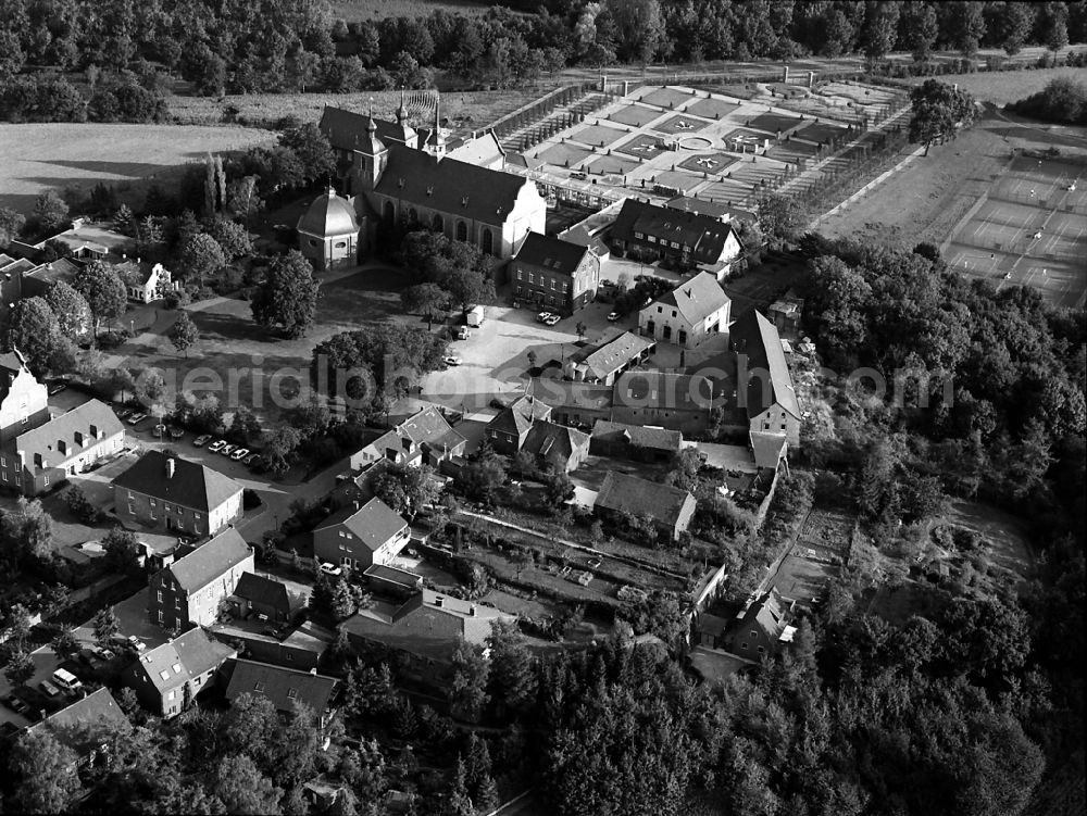 Aerial image Kamp-Lintfort - Outskirts residential Kamper Berg in Kamp-Lintfort in the state North Rhine-Westphalia, Germany