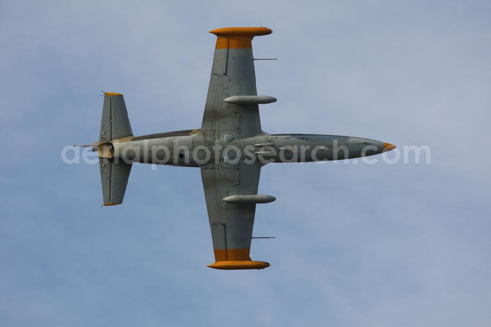 Aerial image Bitburg - Kampfjet Aero L-39 Albatros auf dem Flugplatz Bitburg EDRB / Rheinland-Pfalz. Die L-39 war ursprünglich als einstrahliges Schulflugzeug der tschechischen Luftstreitkräfte entwickelt worden. Jet fighter Aero L-39 Albatros at the airfield Bitburg / Rhineland-Palatinate.