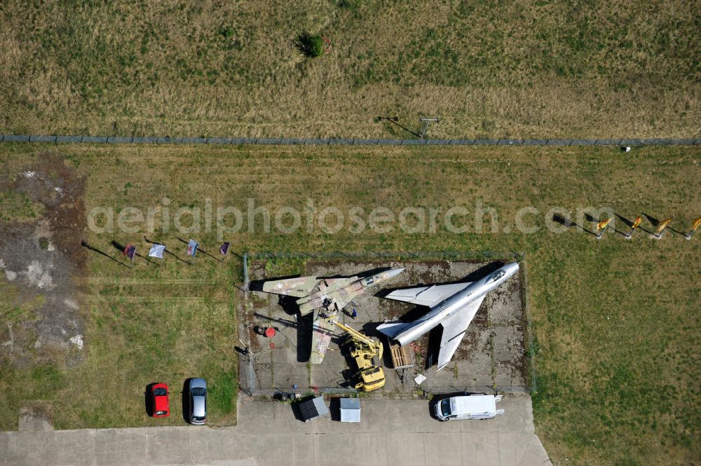 10.05.2011 from above - Kampfjet vom Typ Su-7 und MiG 23 auf dem Gelände des Gewerbezentrum Beelitz-Süd in Brandenburg. Die Su-7 stammt aus Großenhain und die MiG23 aus Jüterburg, welche gerade zu Restaurierungsarbeiten demontiert wird. A Su-7 and a MiG23 jet fighter at the Beelitz-South commercial area.