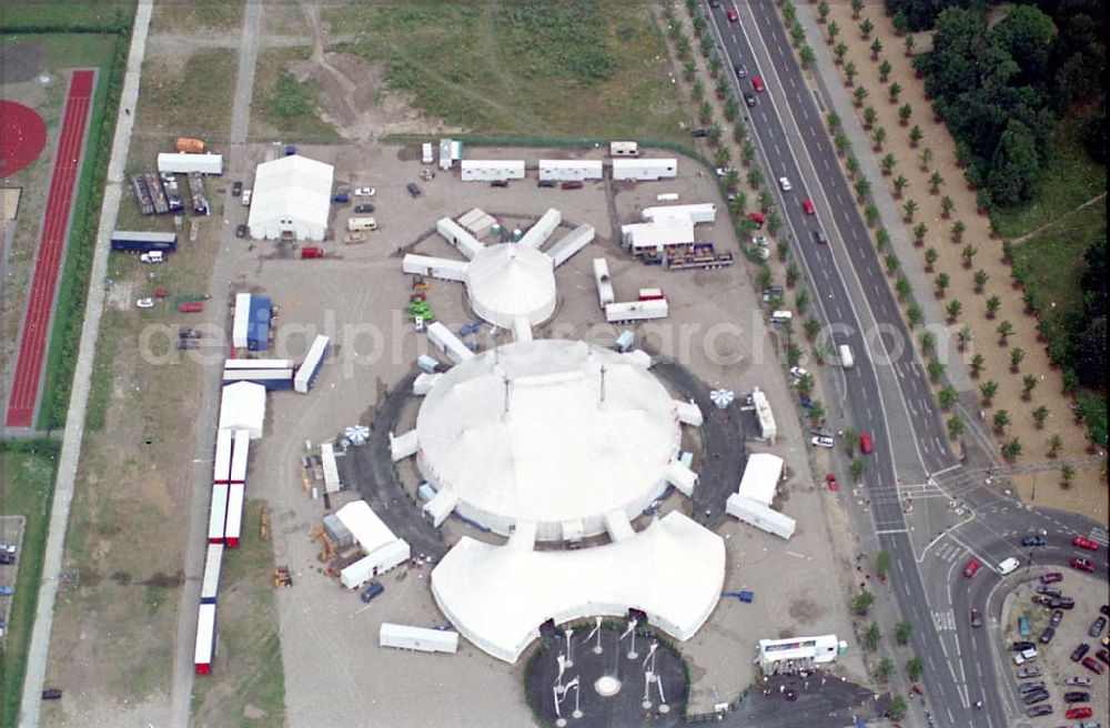 Berlin from the bird's eye view: 23.07.1995 Kanadischer Zirkus auf dem Potsdamer Platz