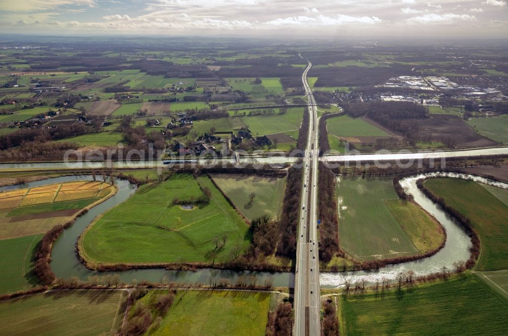 Aerial photograph Werne - Channel Datteln-Hamm-Kanal, which flows alongside the river Lippe, near Werne in the state North Rhine-Westphalia. Both water ways flow under the motorway A1