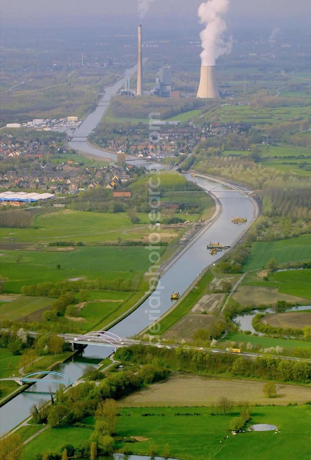 Werne from the bird's eye view: Blick auf den Datteln-Hamm-Kanal und das Steag-Kohlekraftwerk in Bergkamen.