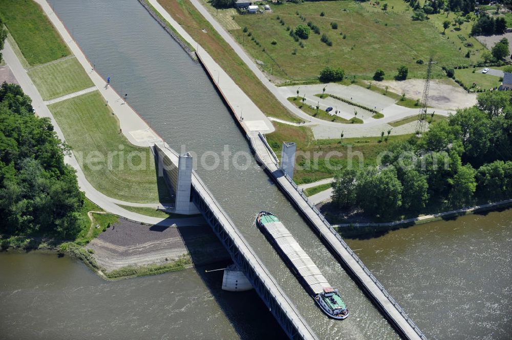 Hohenwarthe from above - Blick auf die Widerlager am östlichen Ende der Kanalbrücke des Elbe-Havel-Kanales über die Elbe in Hohenwarthe. View of the bridge bearings on the eastern end of the canal bridge of the Elbe-Havel canal over the River Elbe in Hohenwarthe.