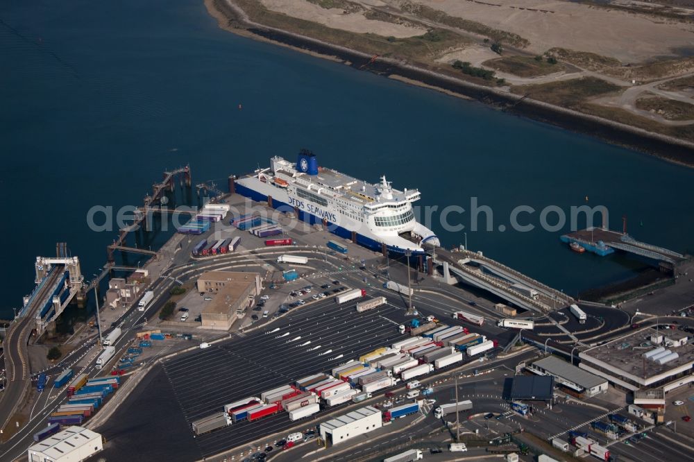 Loon-Plage from the bird's eye view: Ferry at the Port on the seashore of the Channel-ferry port Dunkerque in Loon-Plage in Hauts-de-France, France