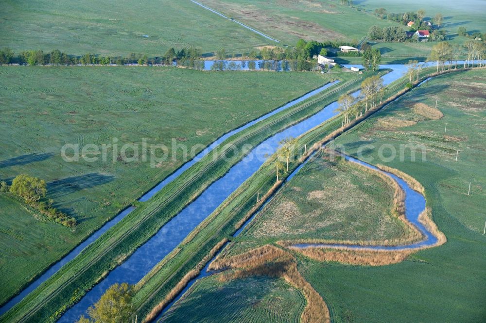 Aerial image Dreetz - Course of the canal and bank areas of the Old Rhinkanal in Dreetz in the federal state Brandenburg, Germany