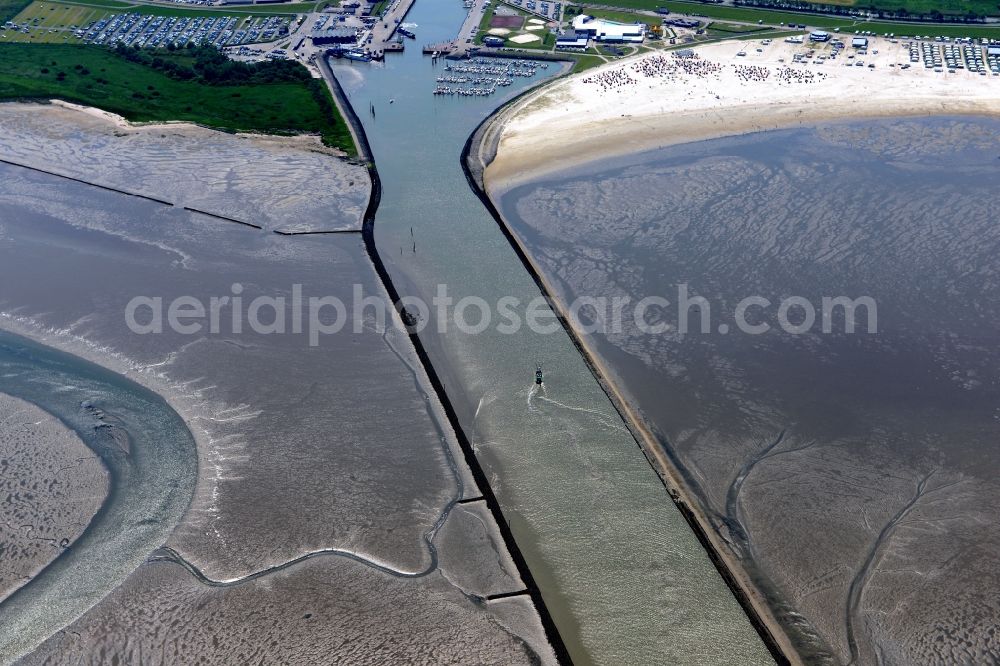 Aerial photograph Esens - Channel and riparian areas of the Benser Aussentief beneath the coastline of the north sea at ebb in Bensersiel in the state Lower Saxony