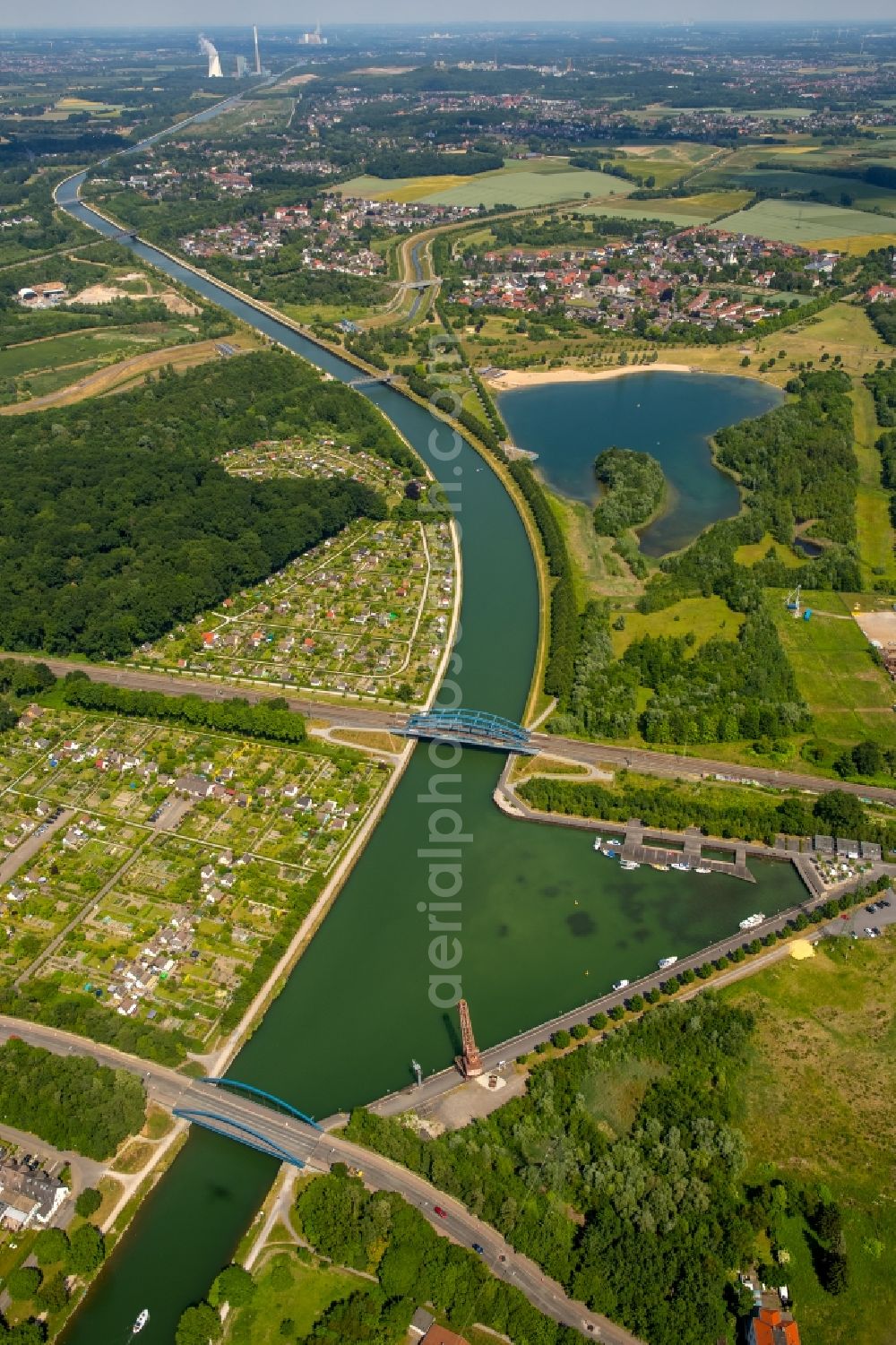 Lünen from the bird's eye view: History channel and riparian areas of Datteln-Hamm-Kanal in Luenen in the state North Rhine-Westphalia