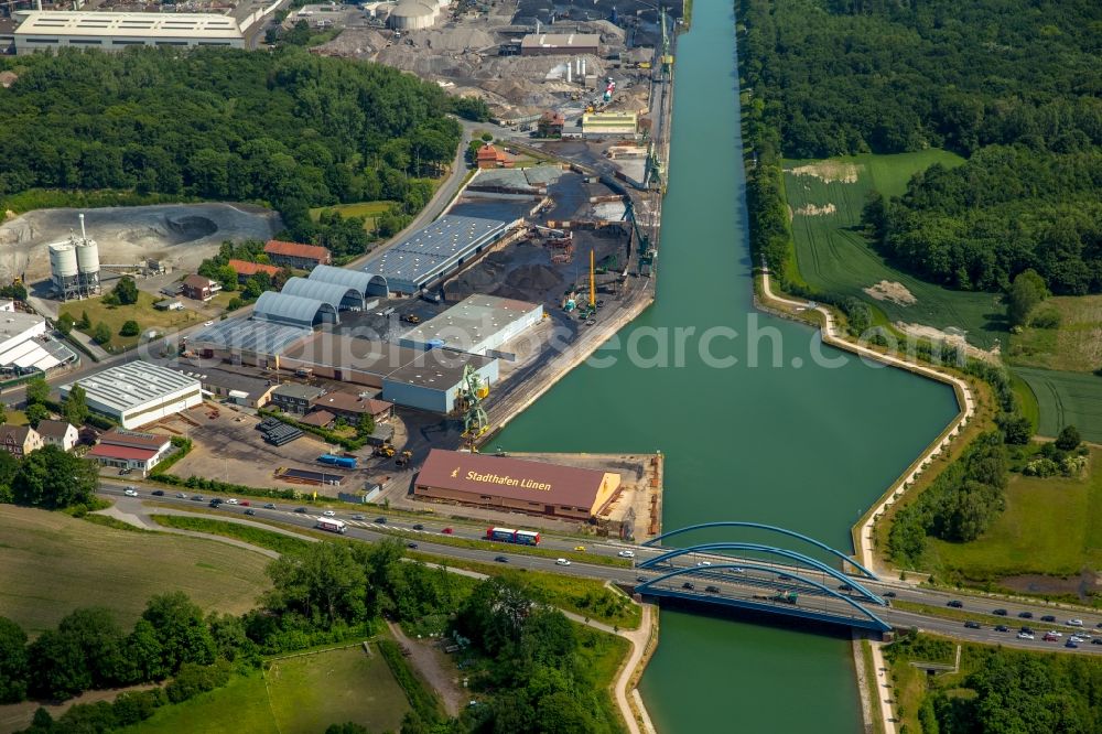 Lünen from above - History channel and riparian areas of Datteln-Hamm-Kanal in Luenen in the state North Rhine-Westphalia