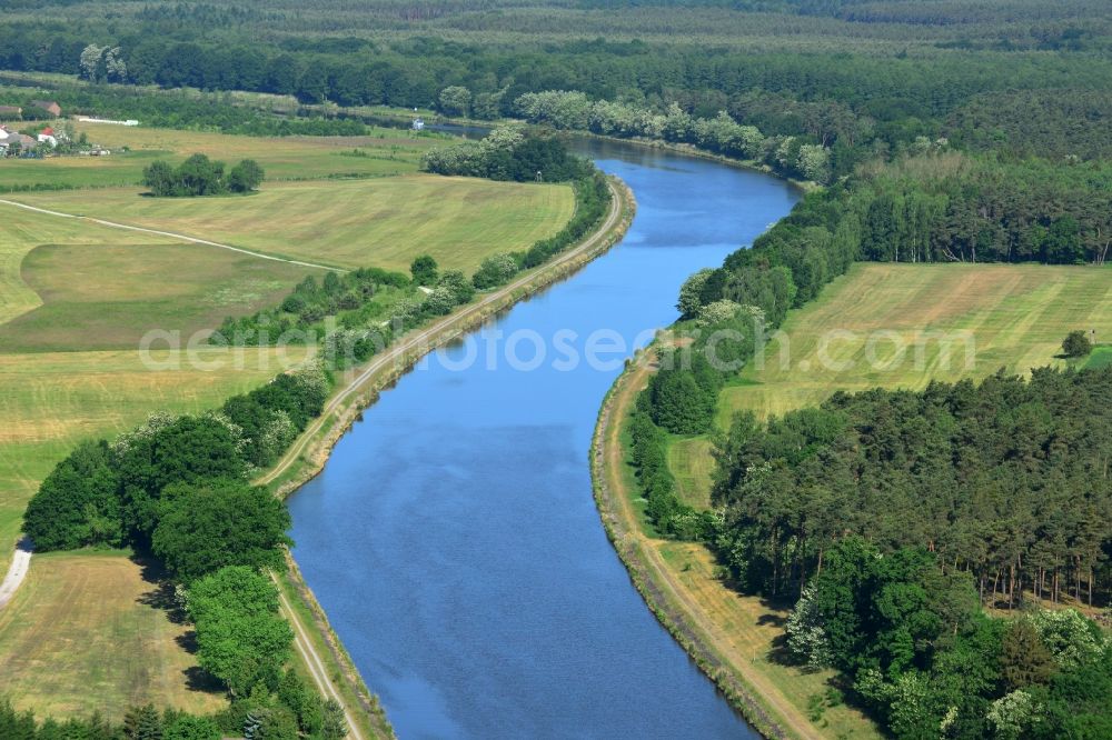 Kade from the bird's eye view: History channel and riparian areas of Elbe-Havel-Kanal in Kade in the state Saxony-Anhalt