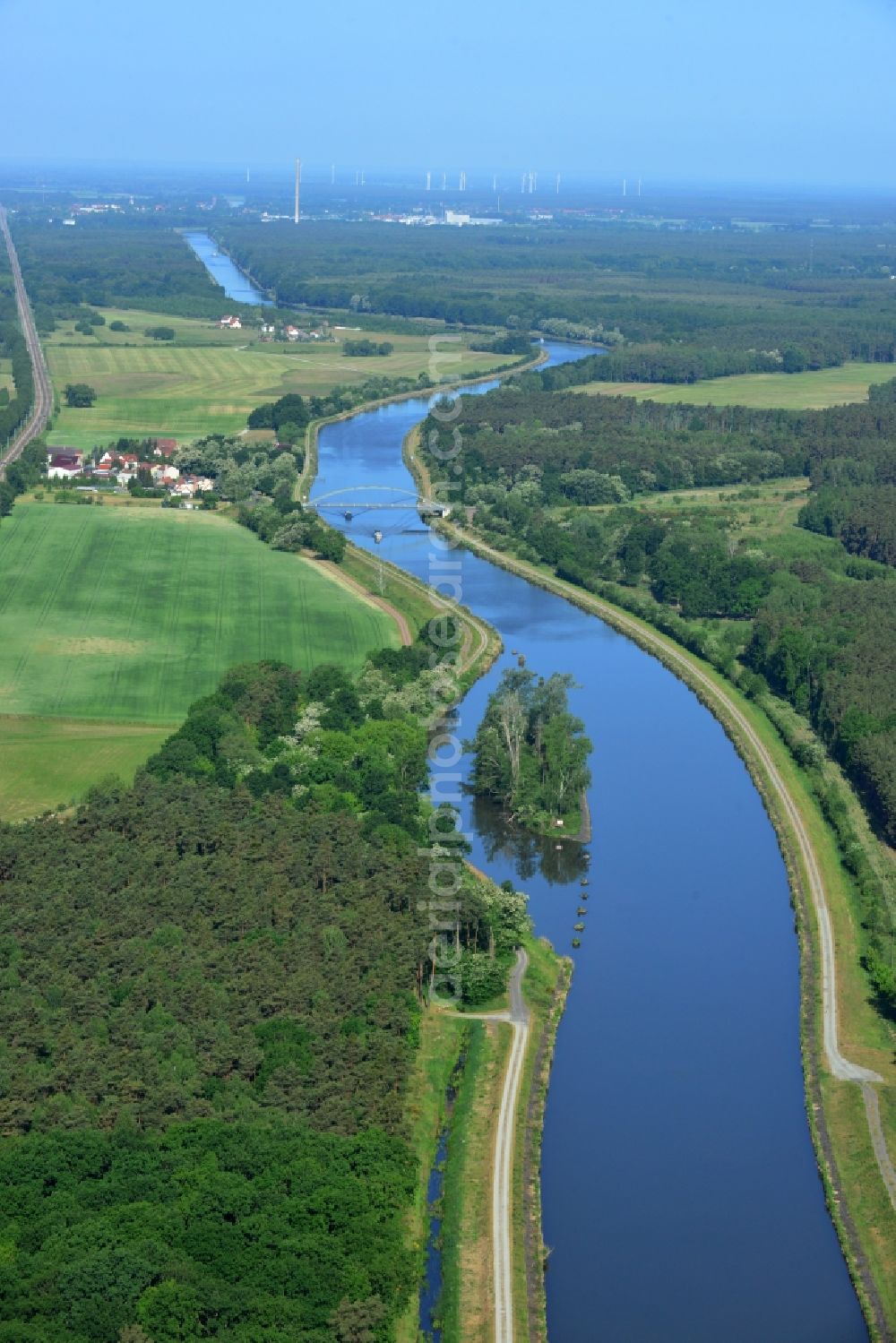 Wusterwitz from the bird's eye view: History channel and riparian areas of Elbe-Havel-Kanal in Wusterwitz in the state Brandenburg