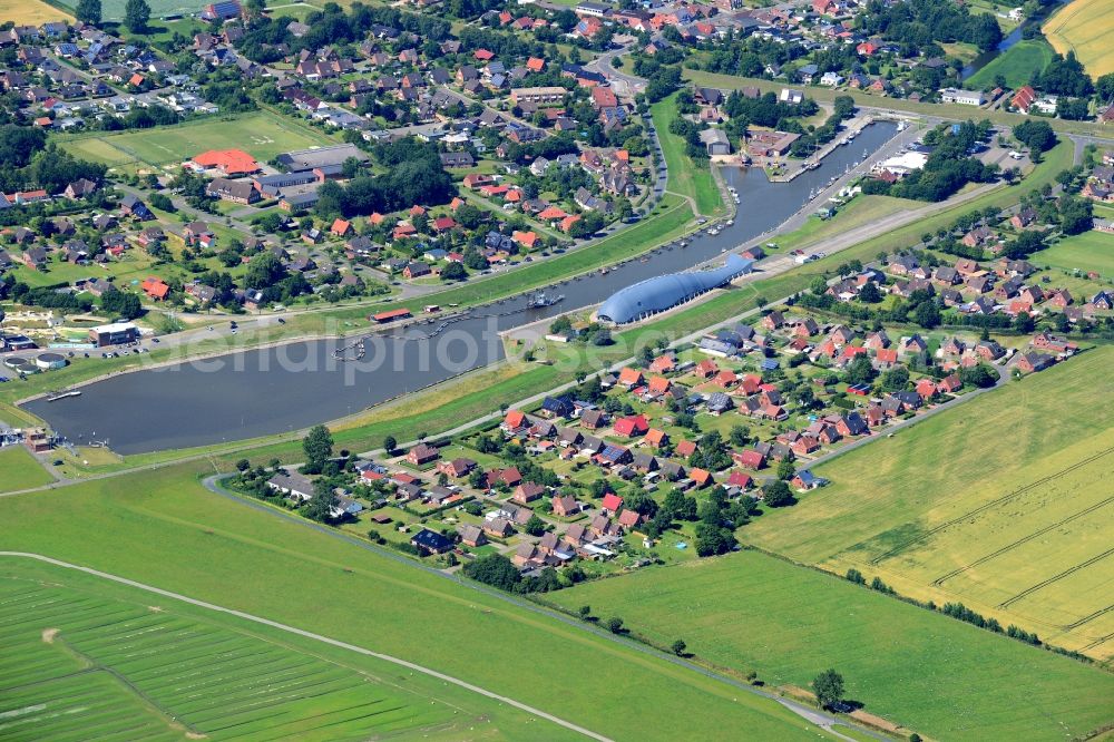 Aerial image Friedrichskoog - Channel and riparian areas of Hafenstrom in Friedrichskoog in the state Schleswig-Holstein