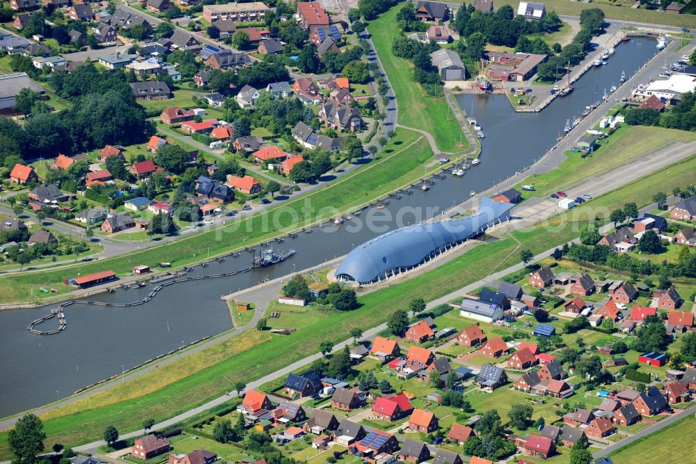 Aerial photograph Friedrichskoog - Channel and riparian areas of Hafenstrom in Friedrichskoog in the state Schleswig-Holstein