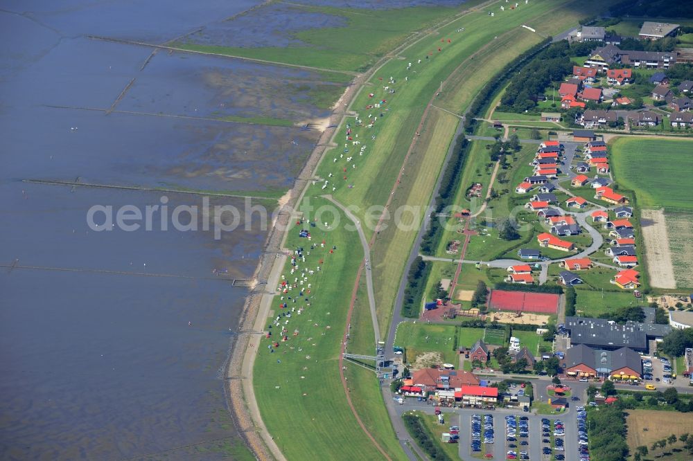 Friedrichskoog from the bird's eye view: Channel and riparian areas of Hafenstrom in Friedrichskoog in the state Schleswig-Holstein