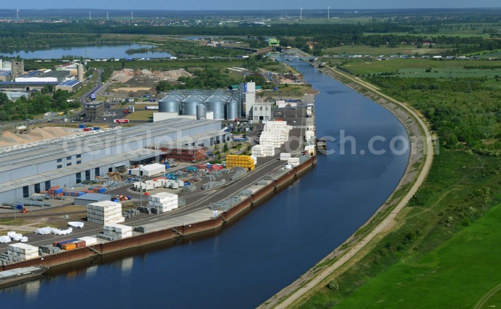 Aerial image Magdeburg - History channel and riparian areas of Industrial areas on the descent channel Rothensee in Magdeburg in the state Saxony-Anhalt