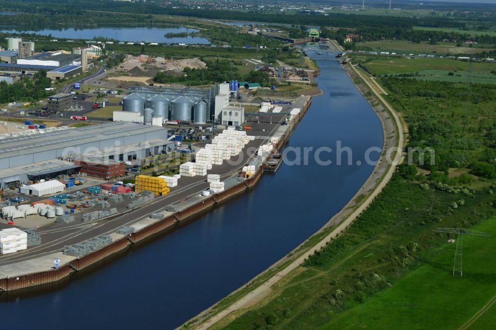 Magdeburg from the bird's eye view: History channel and riparian areas of Industrial areas on the descent channel Rothensee in Magdeburg in the state Saxony-Anhalt