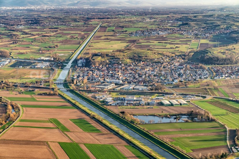 Aerial photograph Riegel am Kaiserstuhl - Channel flow and river banks of Kanal in Riegel am Kaiserstuhl in the state Baden-Wurttemberg, Germany