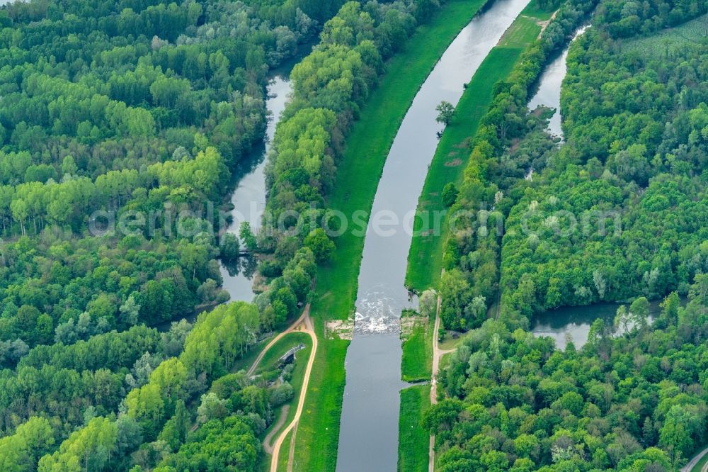 Aerial photograph Rheinhausen - Channel flow and river banks of the waterway shipping Leopoldskanal in Rheinhausen in the state Baden-Wurttemberg, Germany