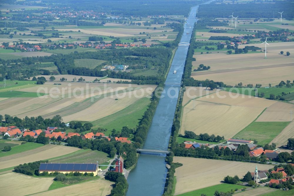 Aerial photograph Pollhagen - Channel and riparian areas of the Mittelland Canal in Pollhagen in the state Lower Saxony