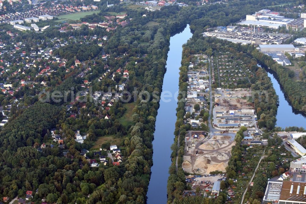 Teltow from above - Channel flow and river banks of the Teltowsewer at the border between Berlin and Brandenburg in Teltow in the state Brandenburg