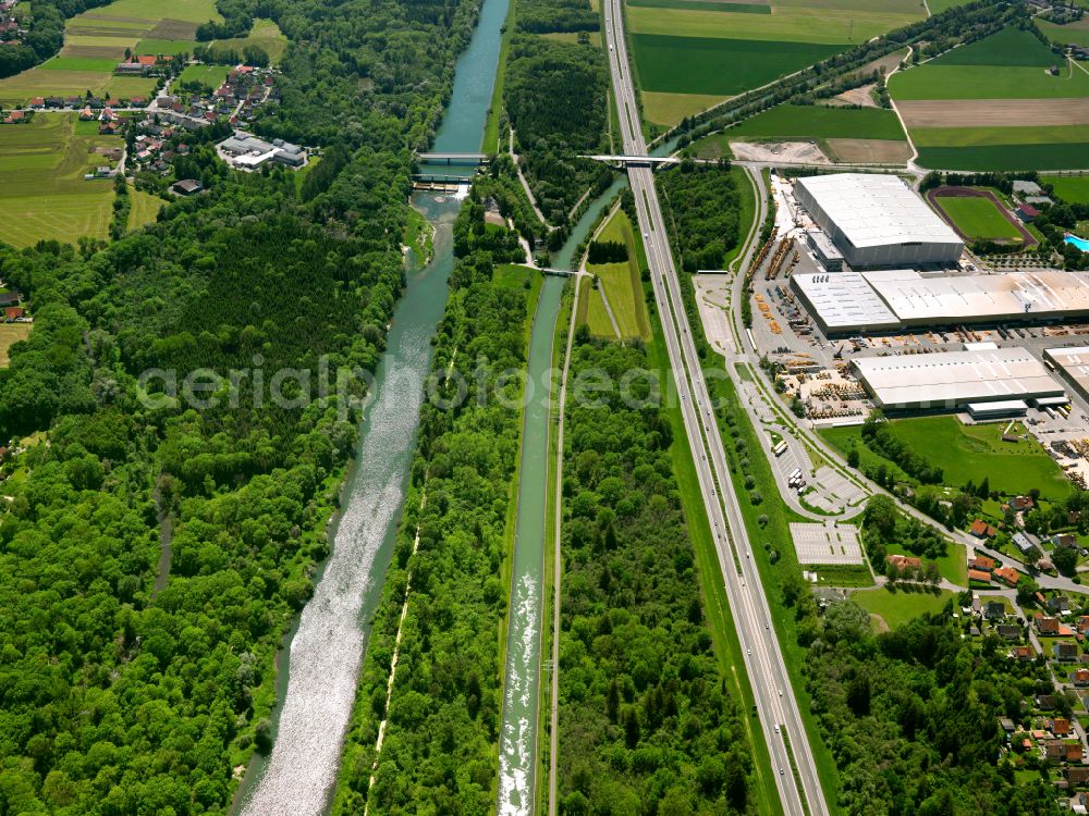 Fellheim from the bird's eye view: Canal course and shore areas of the connecting canal Illerkanal, Fluss Iller and Autobahn A7 in Fellheim in the state Bavaria, Germany