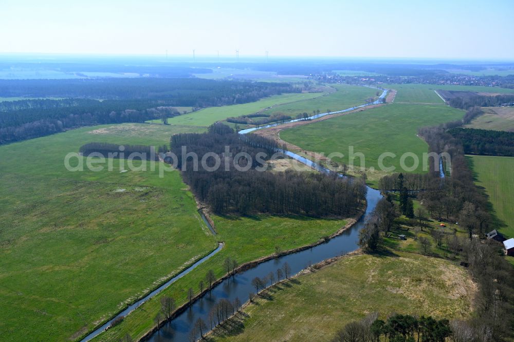 Aerial image Eldena - Canal course and shore areas of the connecting canal MEW Mueritz-Elde-Wasserstrasse in Eldena in the state Mecklenburg - Western Pomerania, Germany