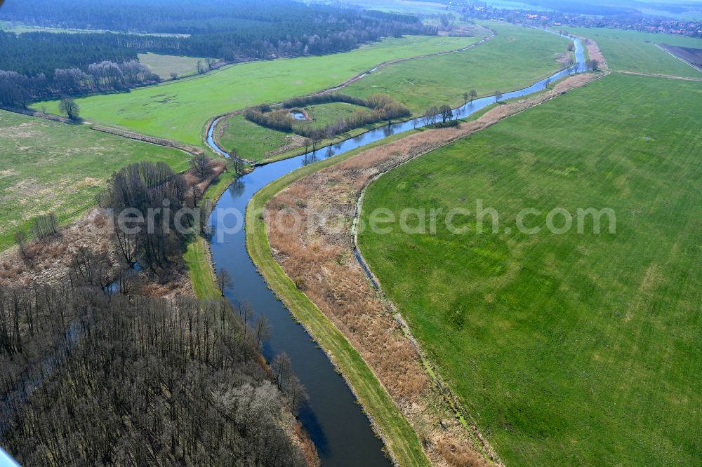 Aerial photograph Eldena - Canal course and shore areas of the connecting canal MEW Mueritz-Elde-Wasserstrasse in Eldena in the state Mecklenburg - Western Pomerania, Germany