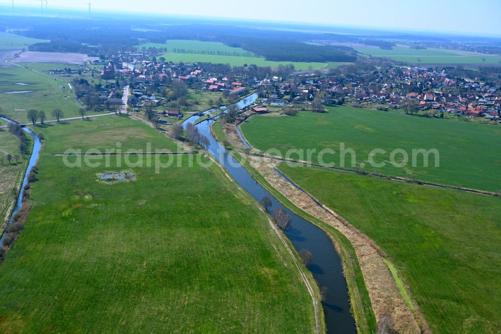 Aerial image Eldena - Canal course and shore areas of the connecting canal MEW Mueritz-Elde-Wasserstrasse in Eldena in the state Mecklenburg - Western Pomerania, Germany