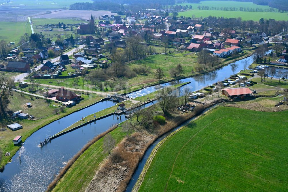 Eldena from above - Canal course and shore areas of the connecting canal MEW Mueritz-Elde-Wasserstrasse in Eldena in the state Mecklenburg - Western Pomerania, Germany