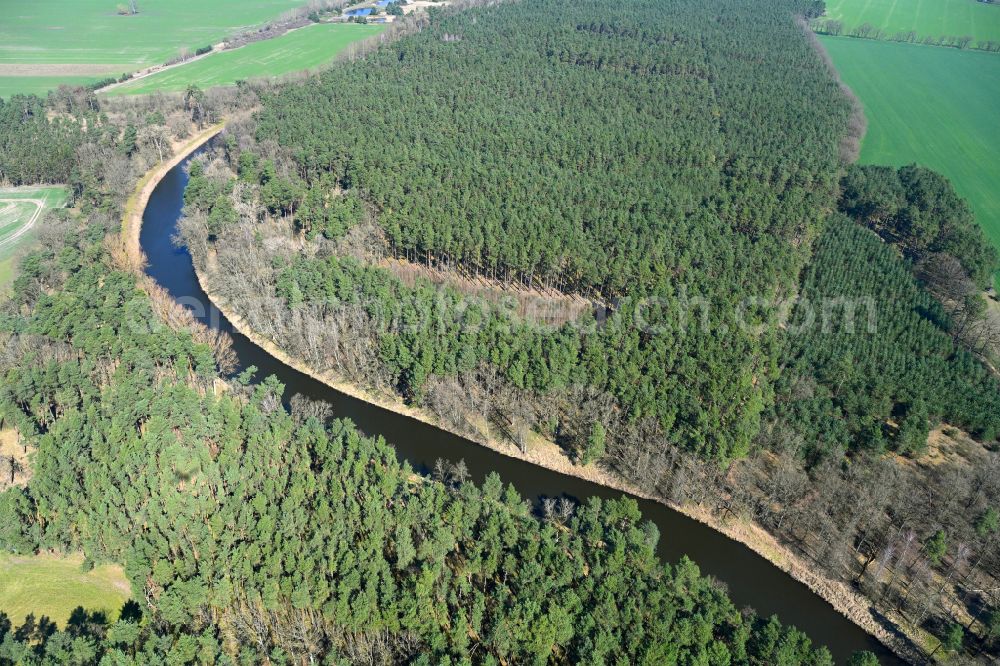 Eldena from the bird's eye view: Canal course and shore areas of the connecting canal MEW Mueritz-Elde-Wasserstrasse in Eldena in the state Mecklenburg - Western Pomerania, Germany