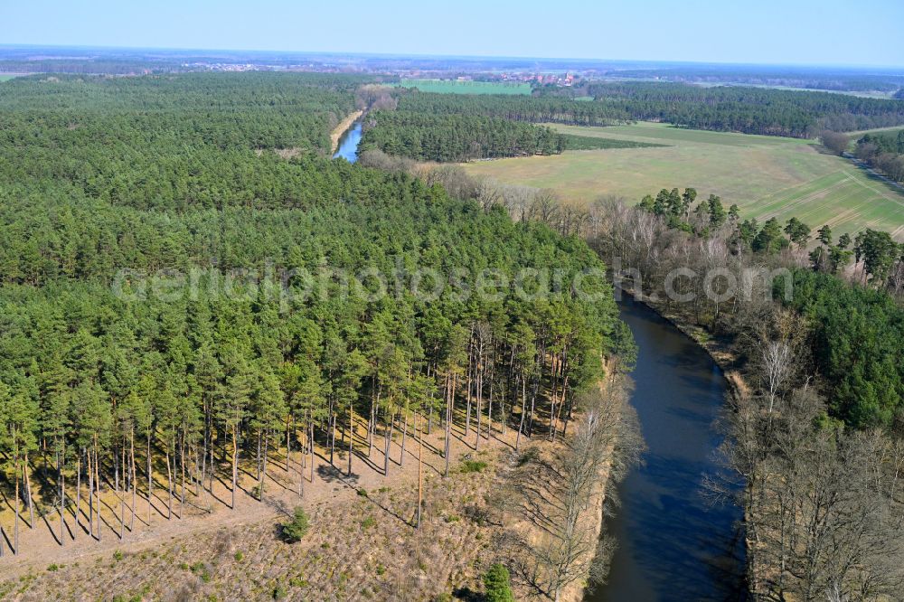 Eldena from the bird's eye view: Canal course and shore areas of the connecting canal MEW Mueritz-Elde-Wasserstrasse in Eldena in the state Mecklenburg - Western Pomerania, Germany