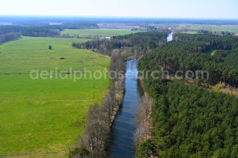 Aerial image Eldena - Canal course and shore areas of the connecting canal MEW Mueritz-Elde-Wasserstrasse in Eldena in the state Mecklenburg - Western Pomerania, Germany